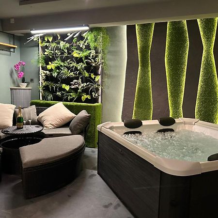 Leo Apartment Suite & Private Spa Zone - Old City Bratislava Exteriör bild