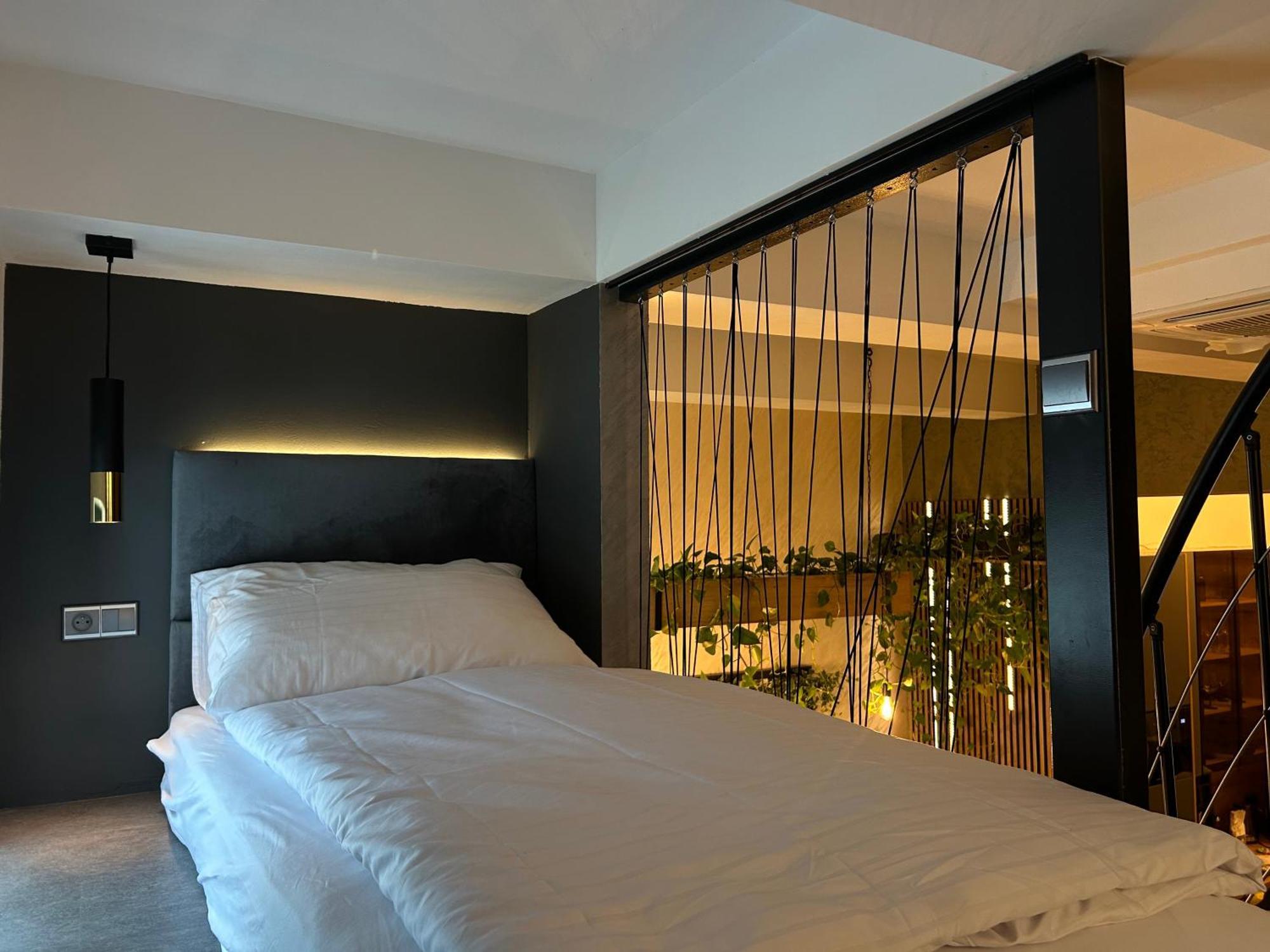 Leo Apartment Suite & Private Spa Zone - Old City Bratislava Exteriör bild
