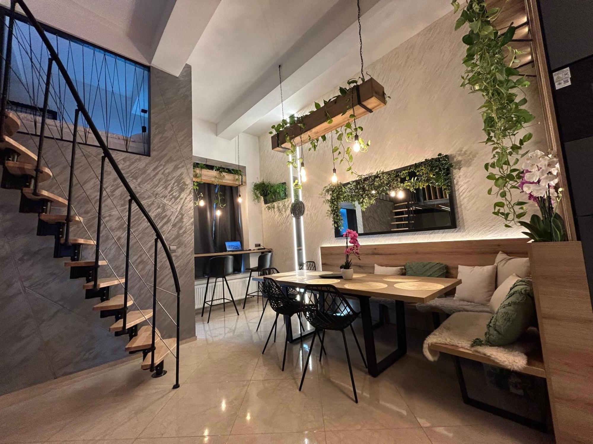 Leo Apartment Suite & Private Spa Zone - Old City Bratislava Exteriör bild