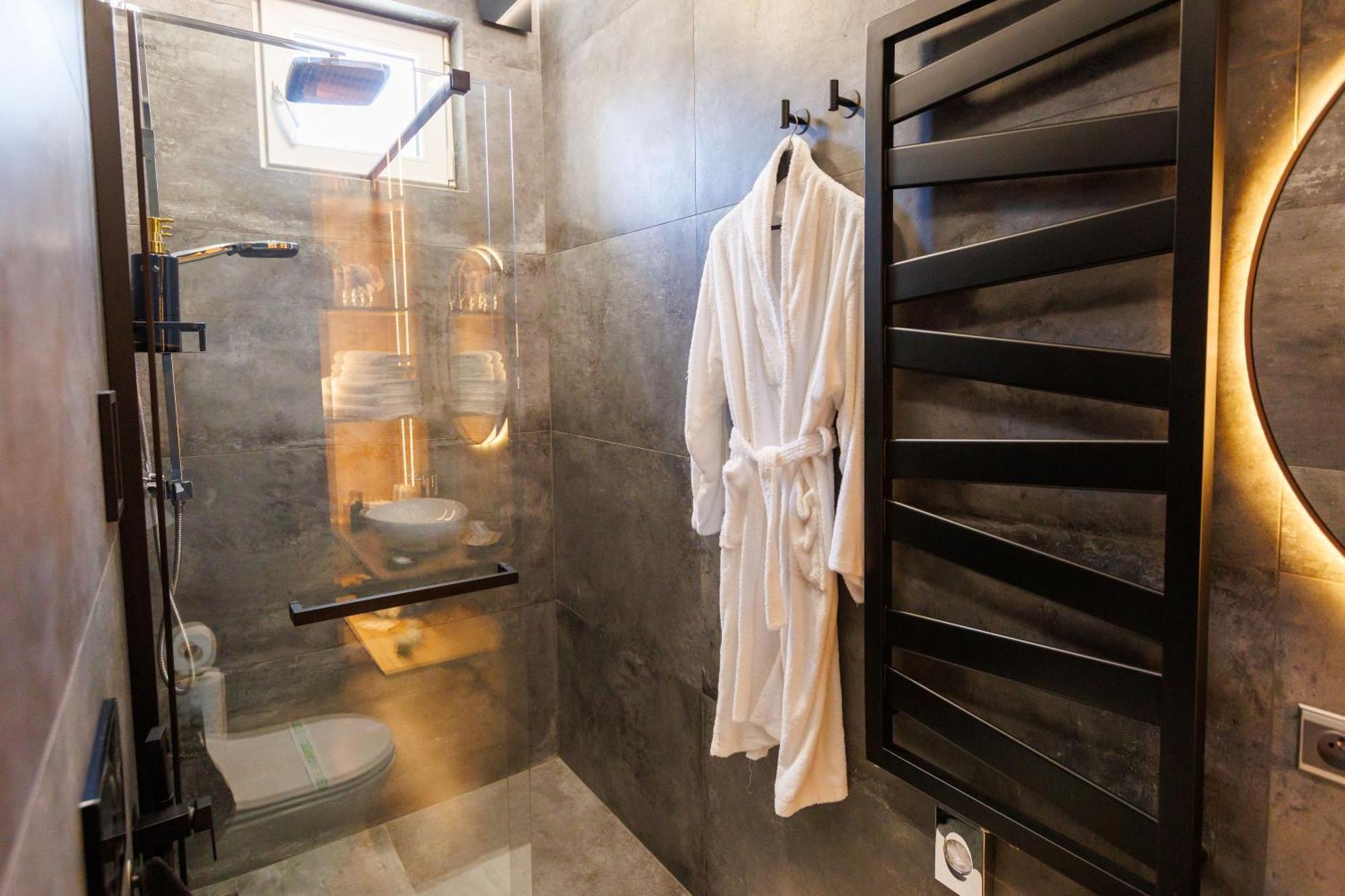Leo Apartment Suite & Private Spa Zone - Old City Bratislava Exteriör bild