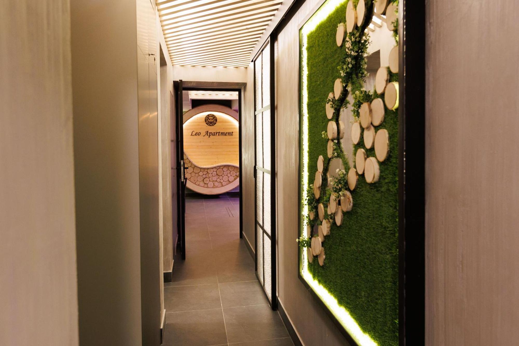 Leo Apartment Suite & Private Spa Zone - Old City Bratislava Exteriör bild