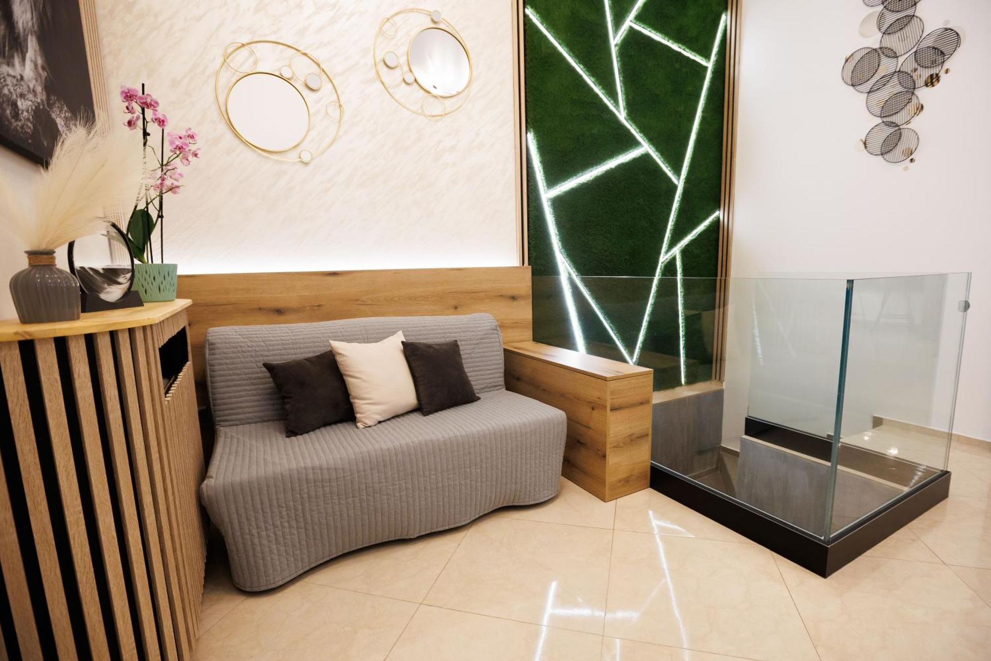 Leo Apartment Suite & Private Spa Zone - Old City Bratislava Exteriör bild