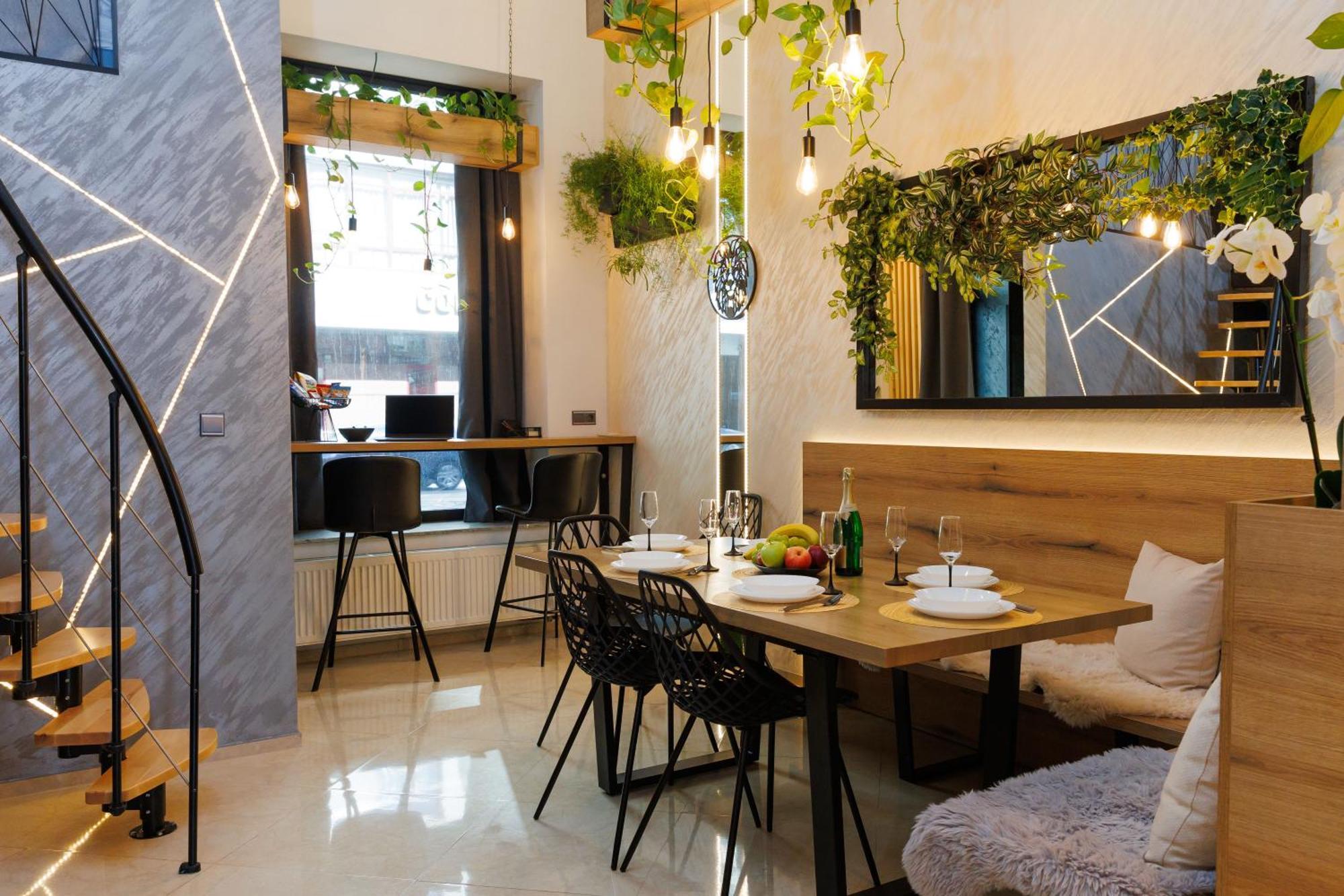 Leo Apartment Suite & Private Spa Zone - Old City Bratislava Exteriör bild