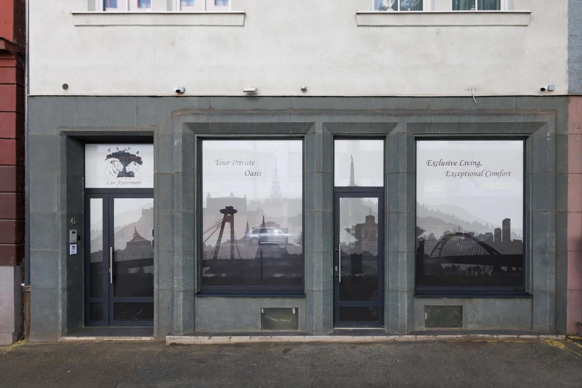 Leo Apartment Suite & Private Spa Zone - Old City Bratislava Exteriör bild