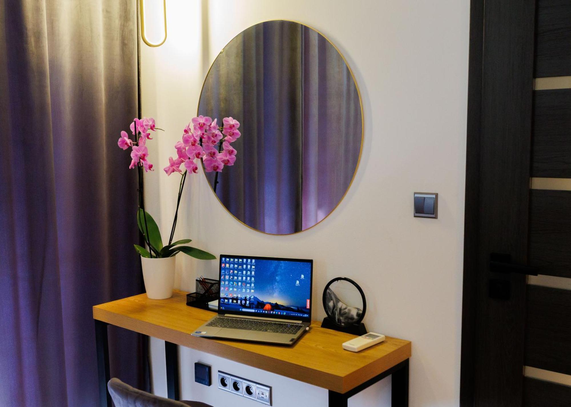 Leo Apartment Suite & Private Spa Zone - Old City Bratislava Exteriör bild