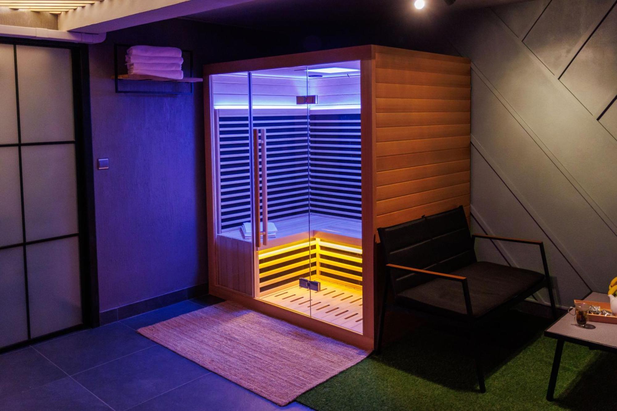 Leo Apartment Suite & Private Spa Zone - Old City Bratislava Exteriör bild