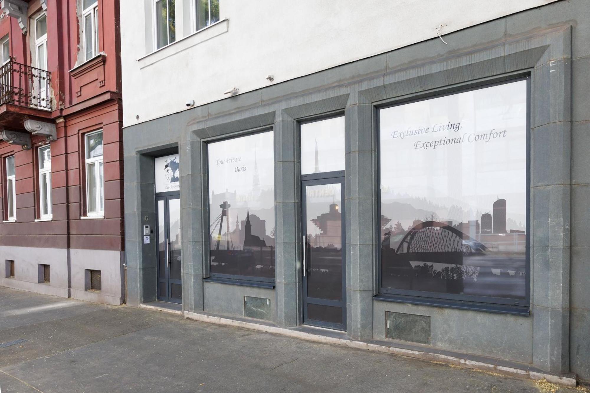 Leo Apartment Suite & Private Spa Zone - Old City Bratislava Exteriör bild