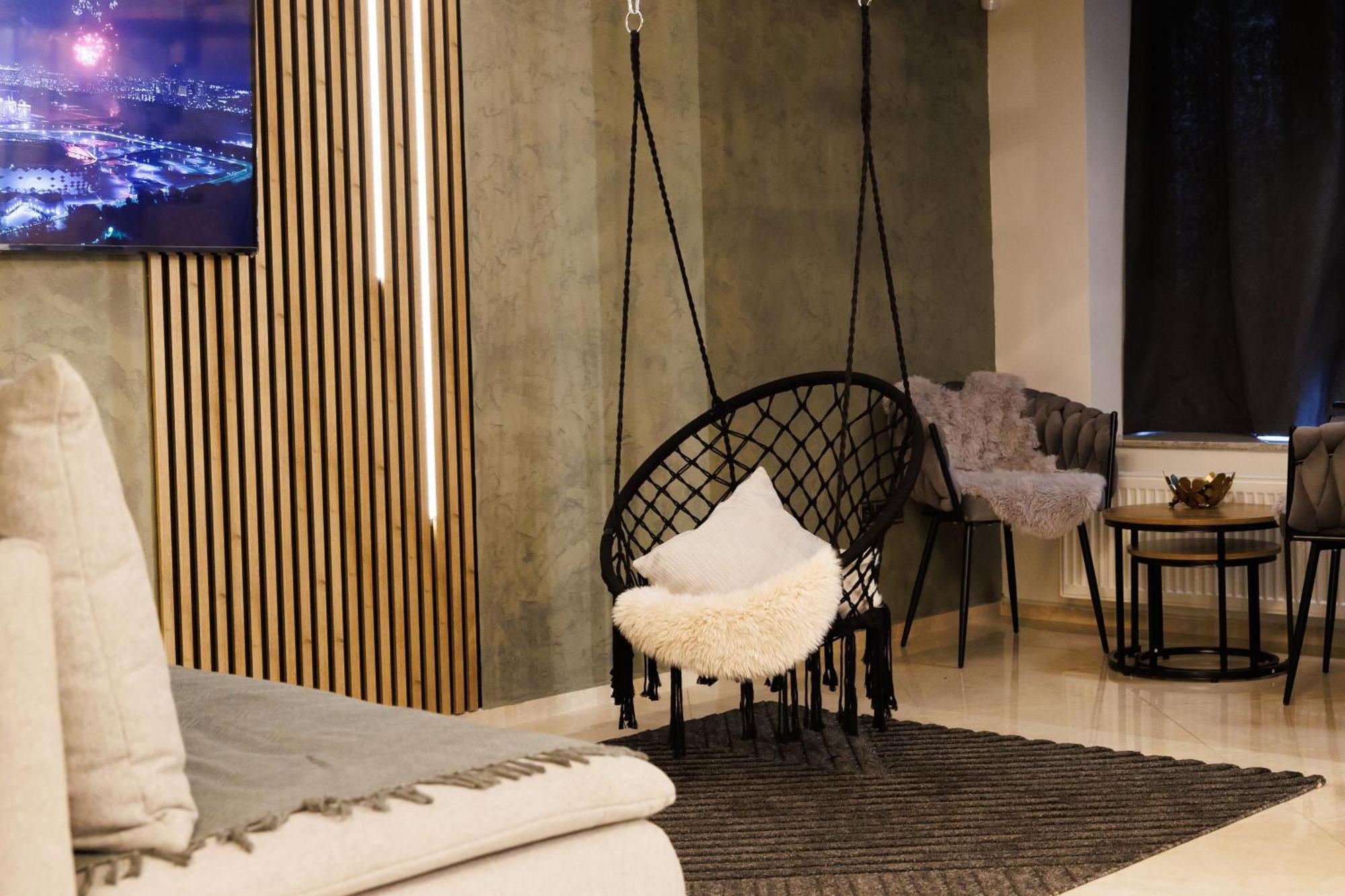 Leo Apartment Suite & Private Spa Zone - Old City Bratislava Exteriör bild